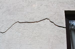 Fissures dans le mur V 2