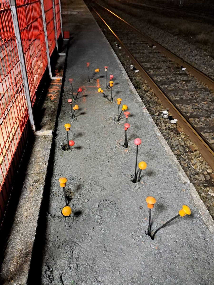 Canules d'injections sur les quais de la gare