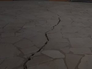 Laje com fissuras